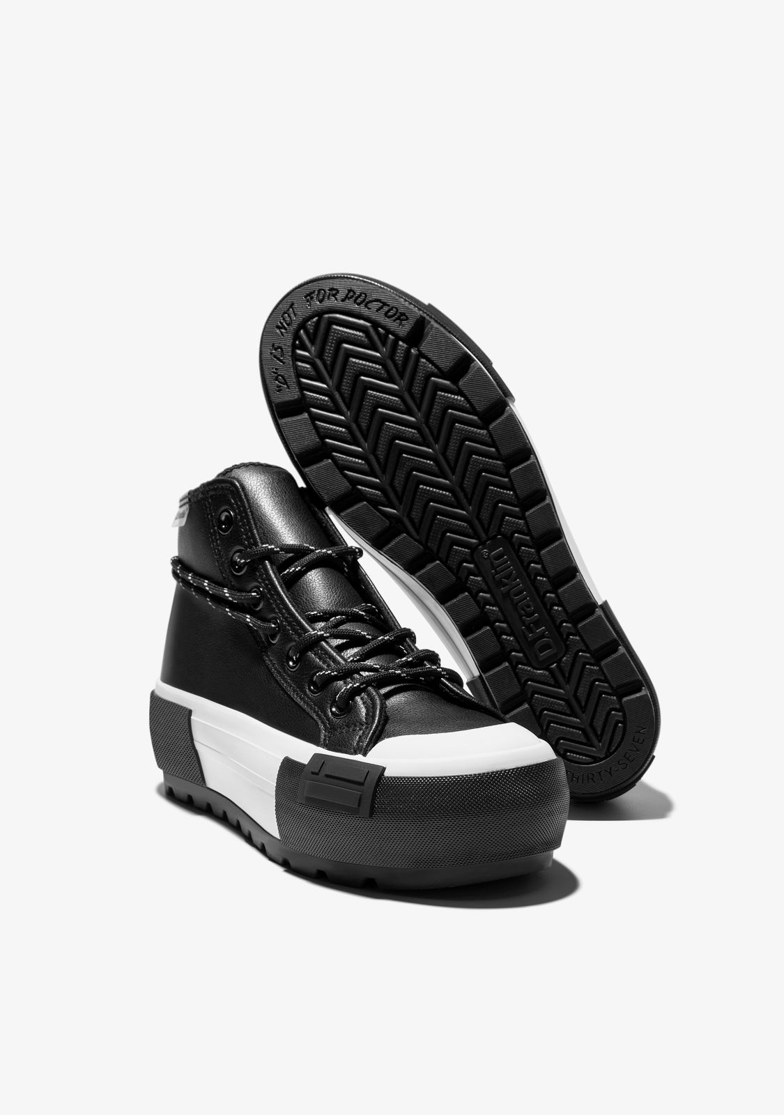 One Way Track Med Black / White