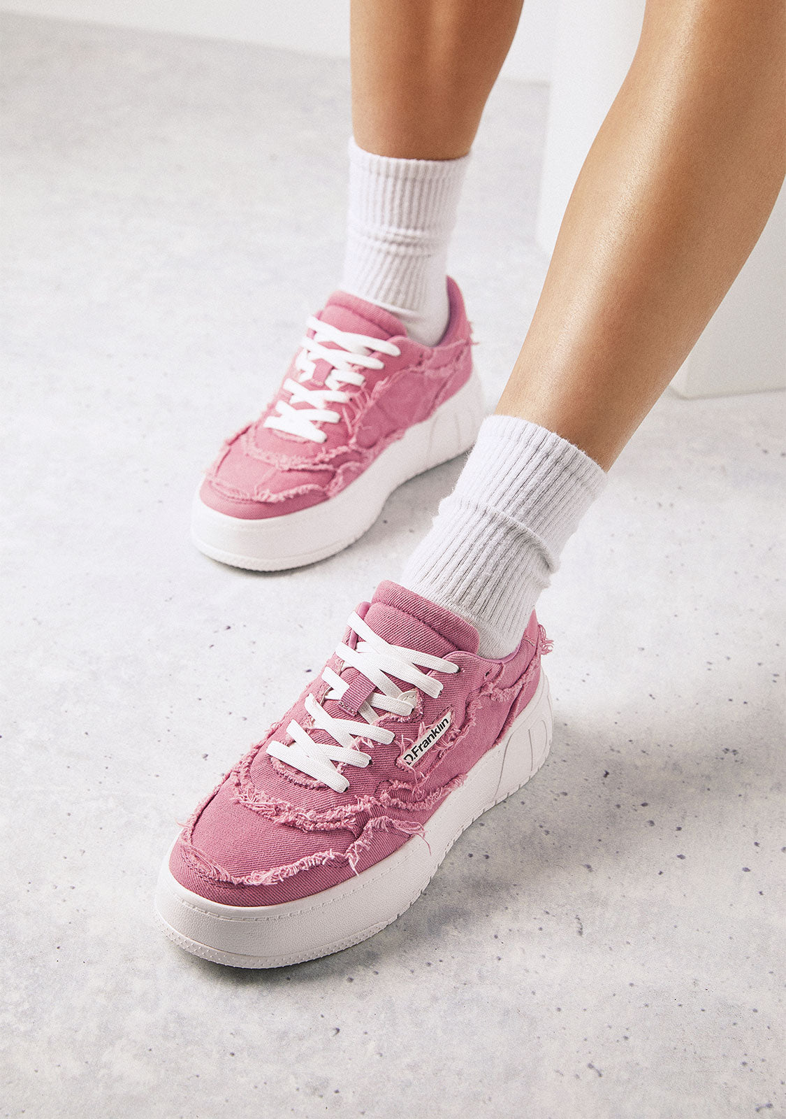Court Frayed Pink