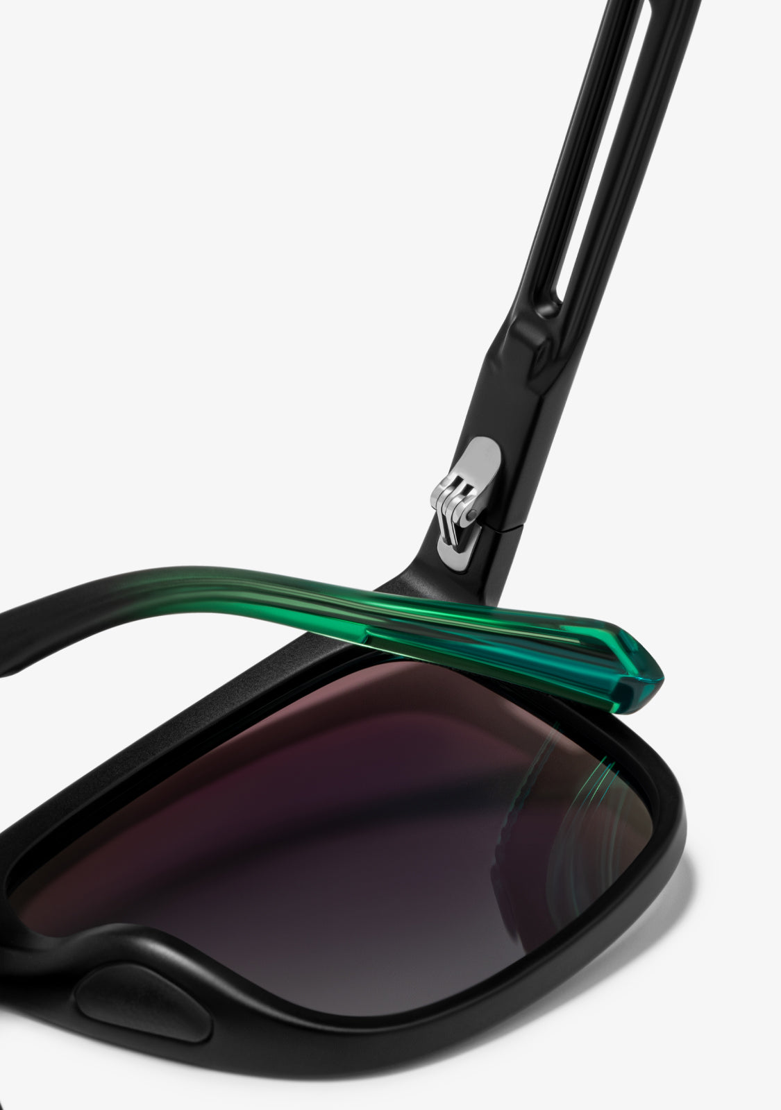 Rift Matte Black / Green Revo